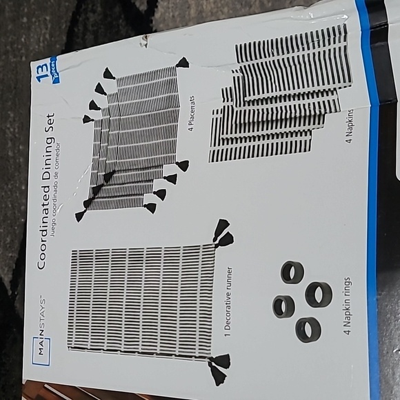 COORDINATED DINING SET BLACK & WHITE 1-RUNNER 4- RINGS 4- PLACEMATS 4- NAPKINS - Picture 9 of 11